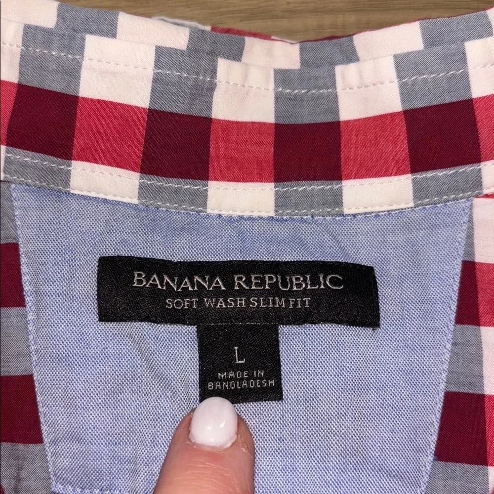 Banana Republic Red and White checkered slim fit Men's Shirt size large